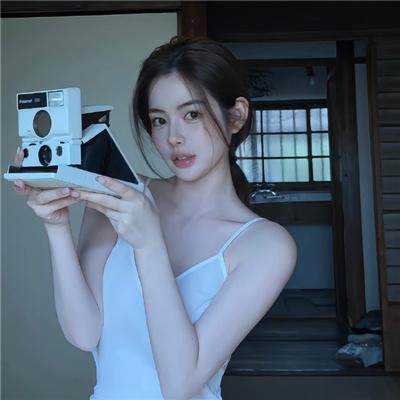 草丛中的人
